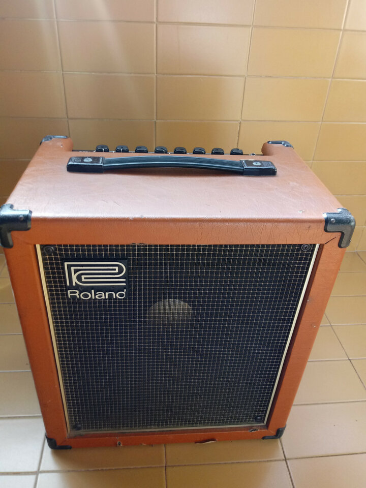 Amplificador Roland (Rebajado 15 eur )
