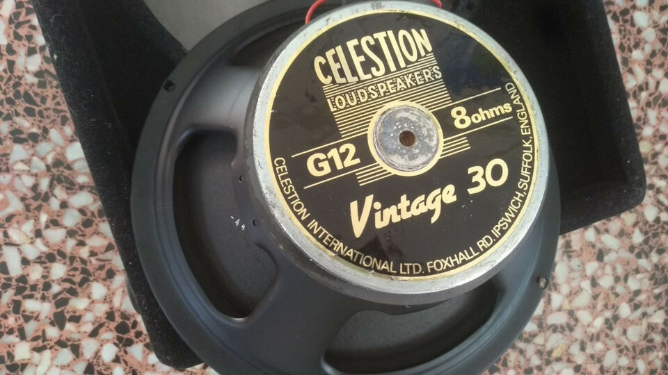 RESERVADO...Altavoz muy "exclusivo" Celestion V30 Ingles "Black Frame" T4139