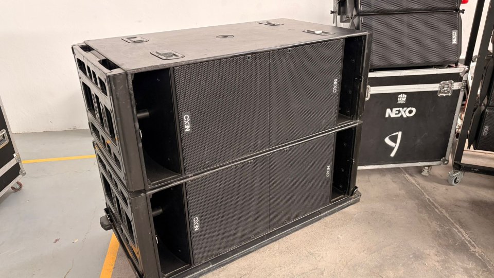 Equipo bi-amplificado ACTIVO NEXO GEO-S12 + RS18 + amplificación de segunda mano · Foto 4 de 7 · Murcia · 35000 €
