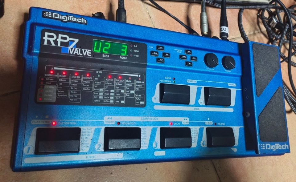 Pedalera multiefectos DigiTech RP7 Valve de segunda mano · Foto 4 de 5 · Alicante · 110 €