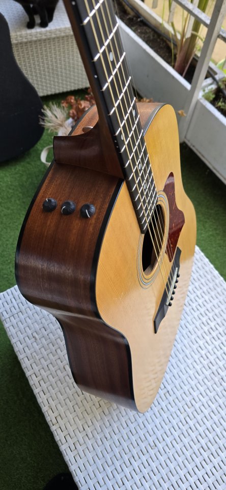 Guitarra Electroacústica Taylor