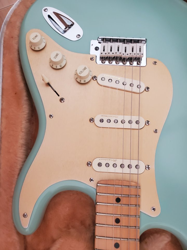 Golpeador stratocaster Fender Noiseless de segunda mano · Almería · 230 €