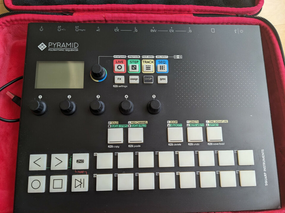 Secuenciador Squarp Pyramid con funda