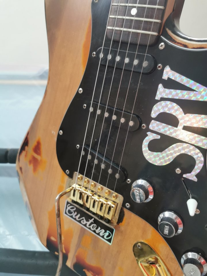 Strato. SRV partscaster. Ligero de segunda mano · Foto 5 de 5 · Granada · 439 €