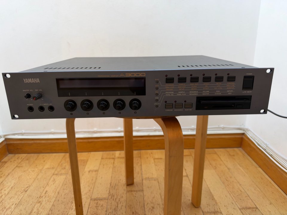 Yamaha A3000 Sampler v2 de segunda mano · Foto 1 de 4 · Zamora · 250 €