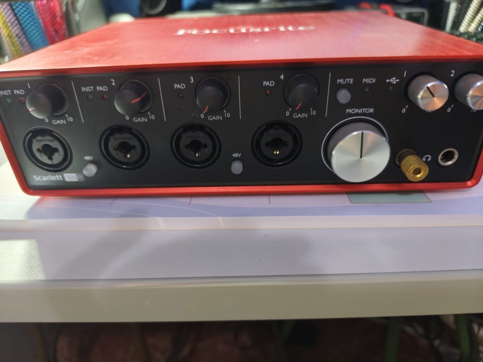 Focusrite Scarlett 18i8 2nd Gen – Interfaz de audio USB – Buen estado de segunda mano · Foto 1 de 4 · Córdoba · 190 €