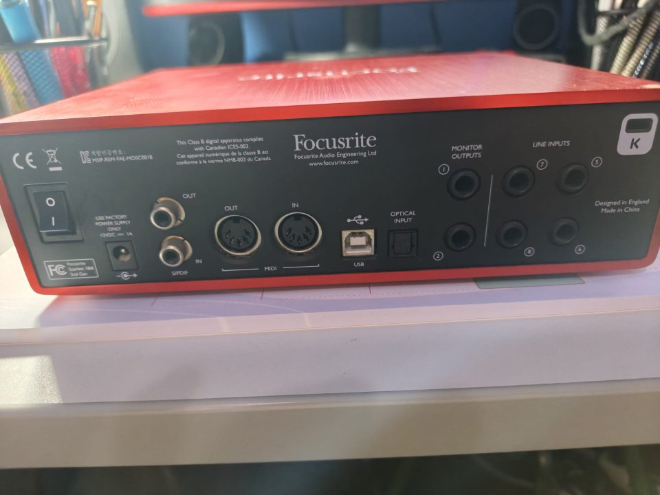 Focusrite Scarlett 18i8 2nd Gen – Interfaz de audio USB – Buen estado de segunda mano · Foto 2 de 4 · Córdoba · 190 €