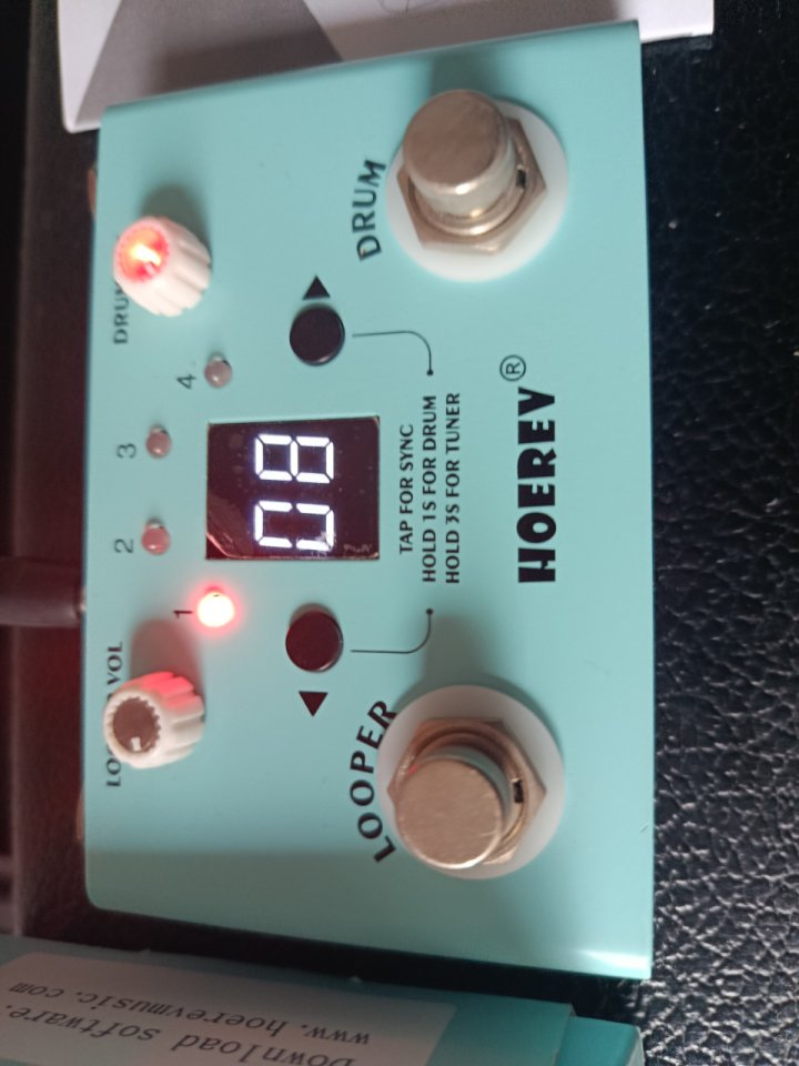 Pedal looper y caja de ritmos