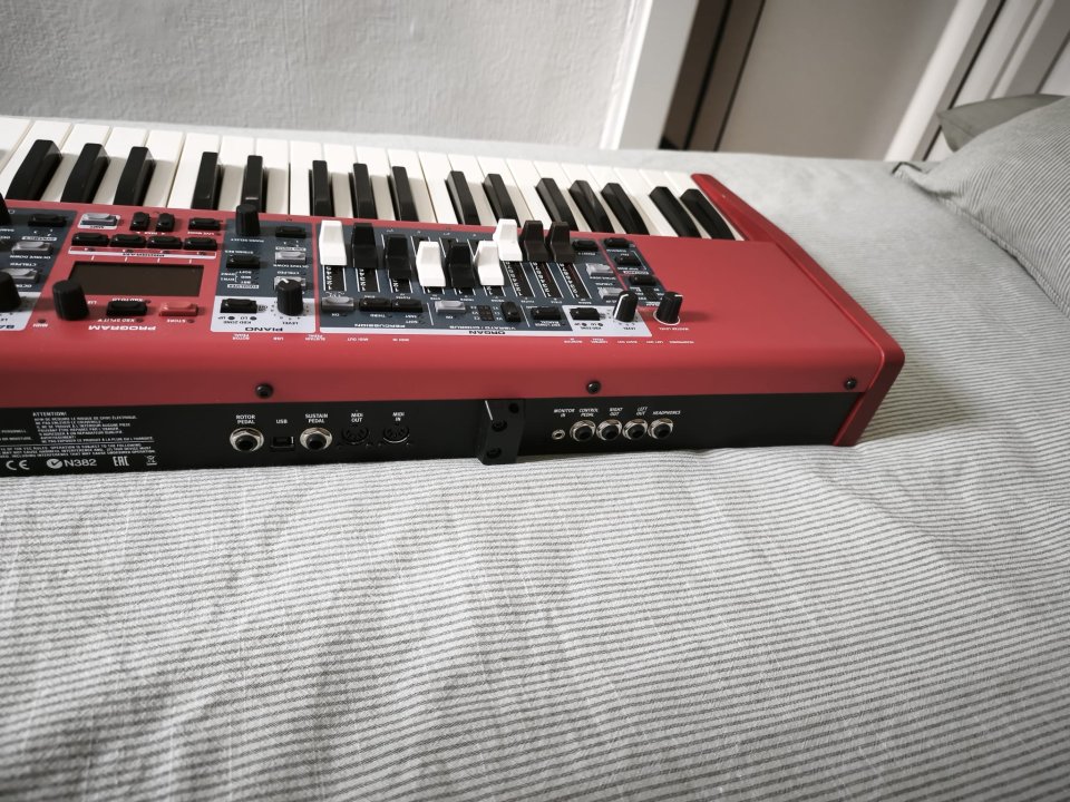 Nord Electro 6D 61 (2023) + Factura