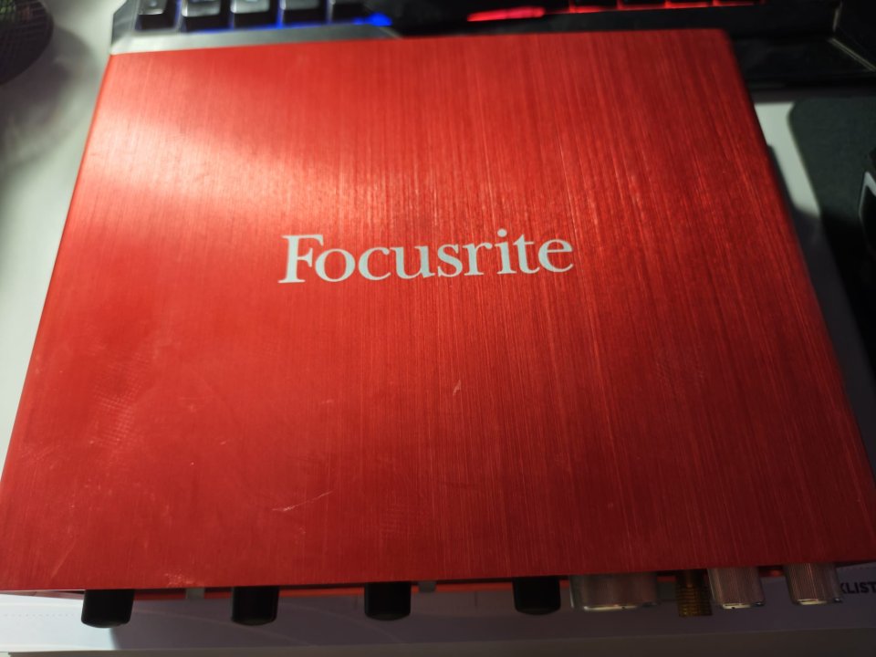 Focusrite Scarlett 18i8 2nd Gen – Interfaz de audio USB – Buen estado de segunda mano · Foto 3 de 4 · Córdoba · 190 €