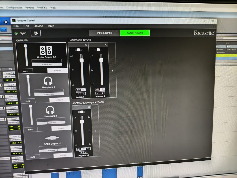 Focusrite Scarlett 18i8 2nd Gen – Interfaz de audio USB – Buen estado de segunda mano · Foto 4 de 4 · Córdoba · 190 €