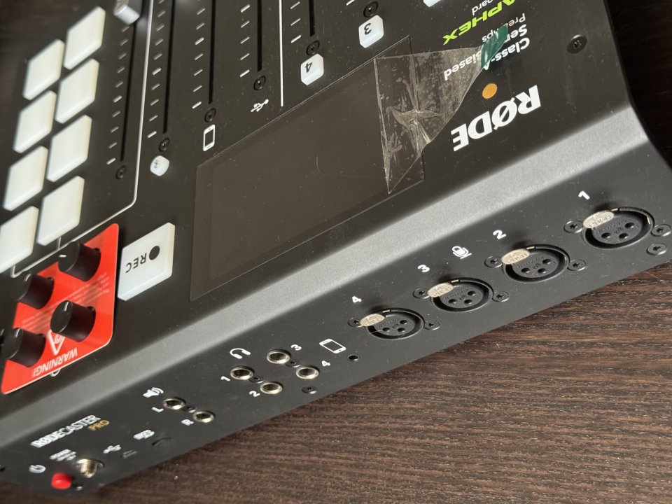 Rødecaster Pro impecable + Decksaver de segunda mano · Foto 3 de 6 · Madrid · 285 €