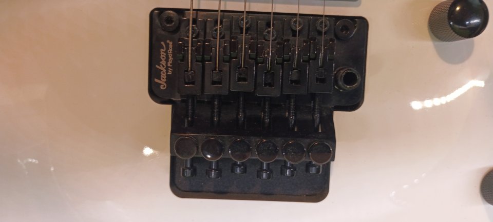 Jackson JS32 Floyd rose white de segunda mano · Foto 4 de 4 · Madrid · 230 €