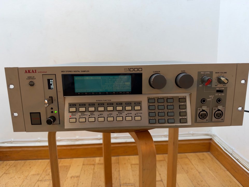 Akai S1000 + extras de segunda mano · Foto 1 de 6 · Zamora · 650 €