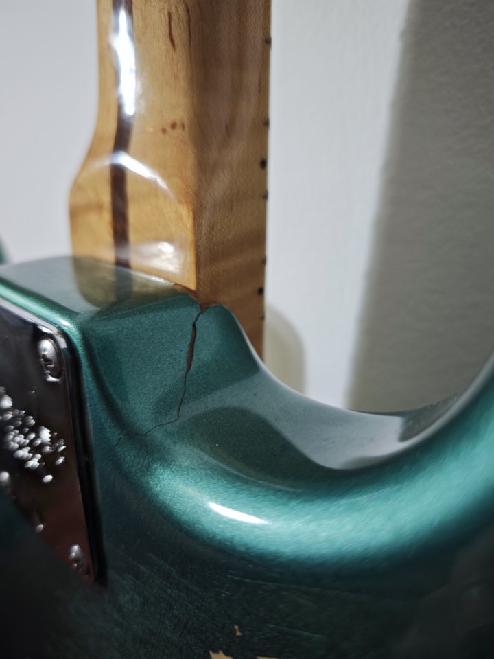 Guitarra por piezas strato