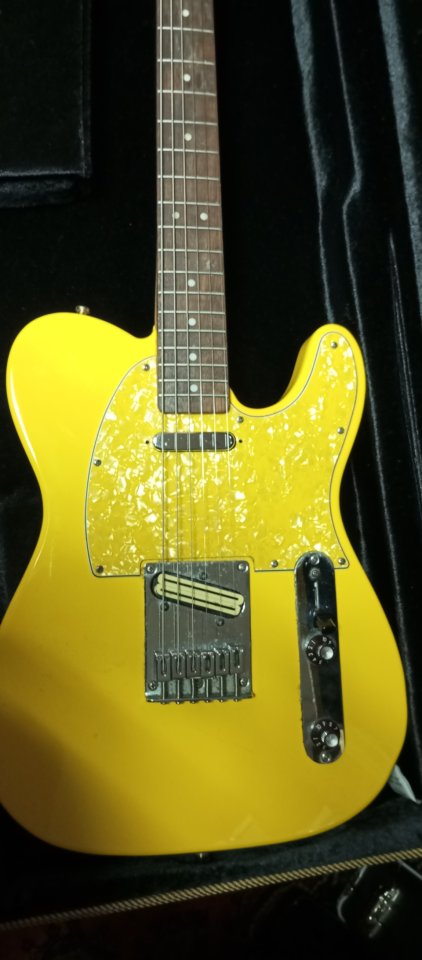 Squier telecaster Affinity amarilla