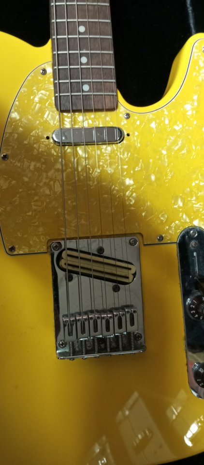 Squier telecaster Affinity amarilla