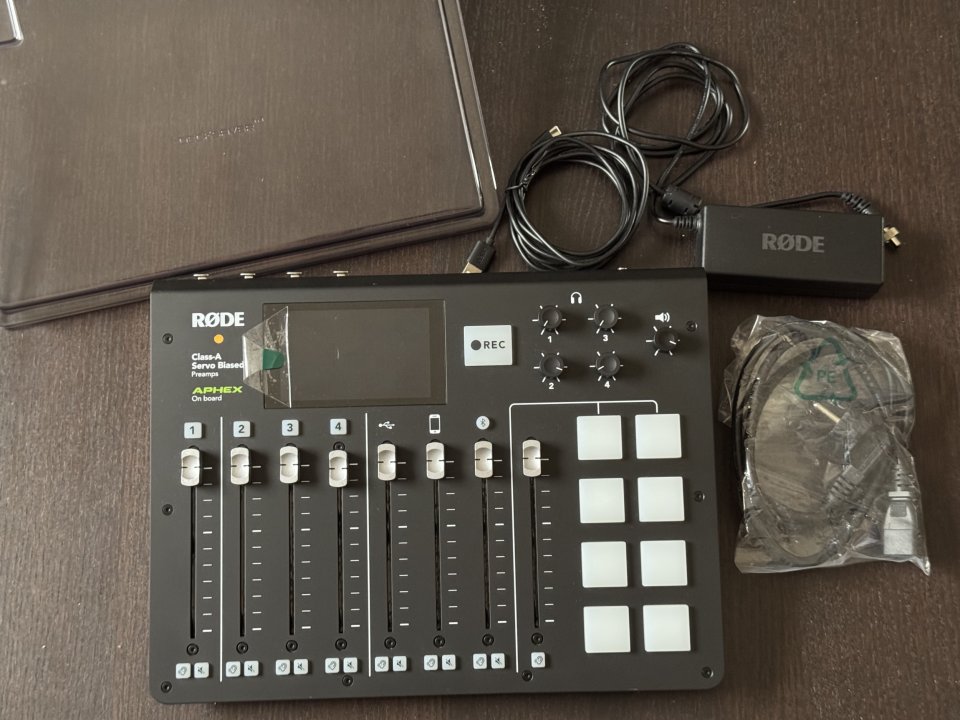 Rødecaster Pro impecable + Decksaver de segunda mano · Foto 6 de 6 · Madrid · 285 €