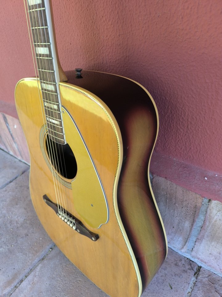 Fender Kingman 1968 USA de segunda mano · Foto 1 de 9 · Sevilla · 750 €