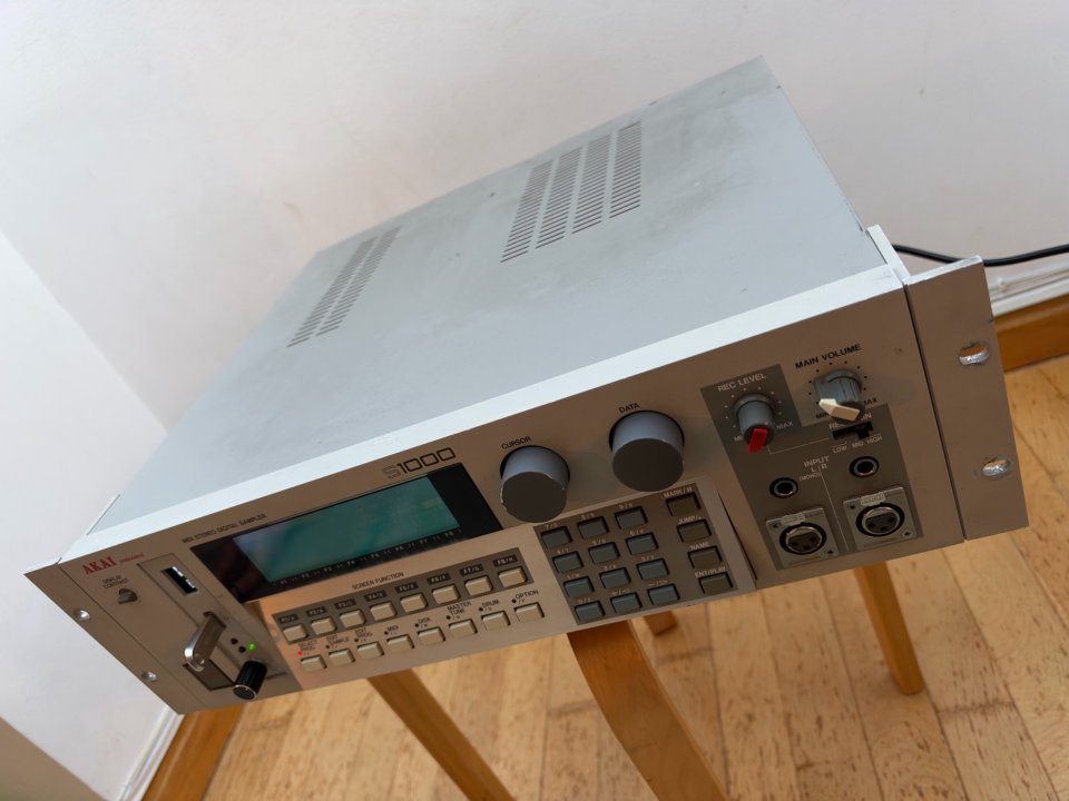 Akai S1000 + extras de segunda mano · Foto 4 de 6 · Zamora · 650 €