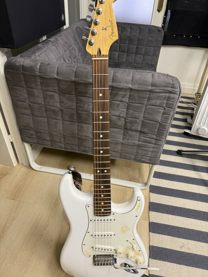 Fender player strat