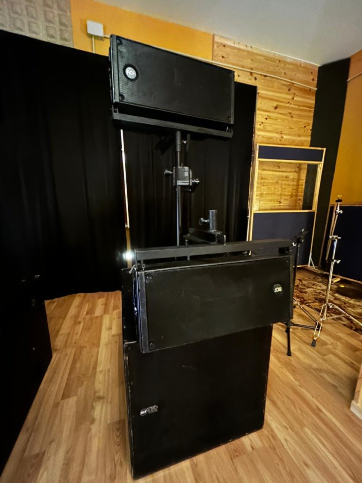 Vendo sistema rcf line array profesional hdl 20-a + tts28-a completo