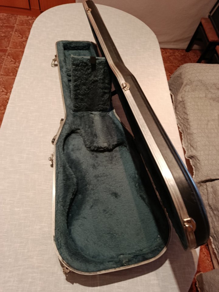Estuche rigido para bajo. de segunda mano · Foto 3 de 5 · Ciudad Real · 60 €