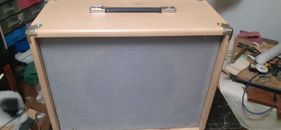 Pantalla artesanal 1x12 madera de Abeto finlandes 18mm