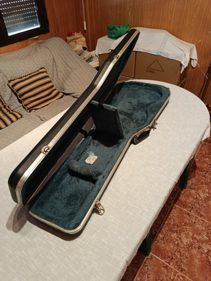 Estuche rigido para bajo. de segunda mano · Foto 4 de 5 · Ciudad Real · 60 €