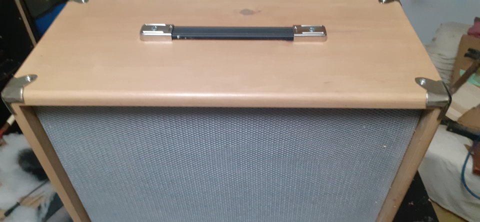 Pantalla artesanal 1x12 madera de Abeto finlandes 18mm