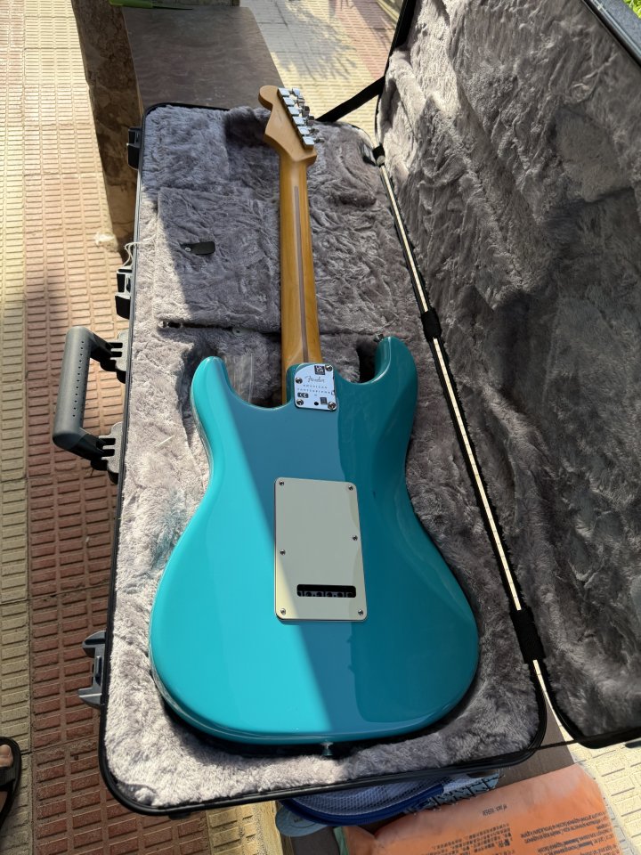 Fender Stratocaster American Pro II HSS Miami Blue de segunda mano · Foto 7 de 9 · Bizkaia · 1490 €