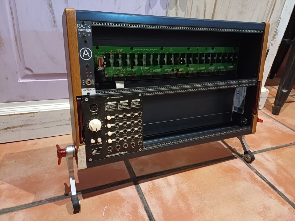 Artura Rackbrute 6U Eurorack de segunda mano · Foto 2 de 3 · Zaragoza · 255 €
