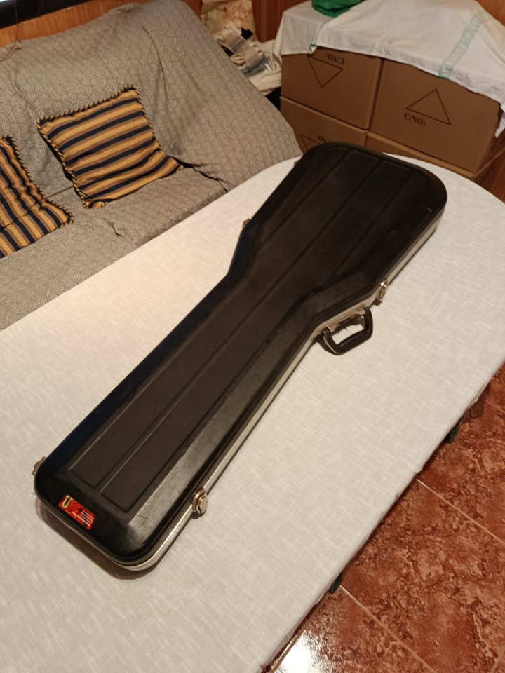 Estuche rigido para bajo. de segunda mano · Foto 5 de 5 · Ciudad Real · 60 €
