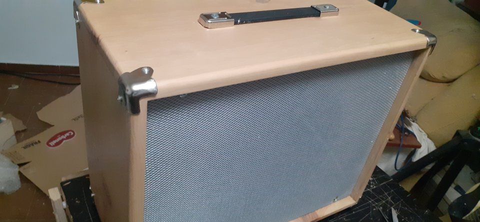 Pantalla artesanal 1x12 madera de Abeto finlandes 18mm