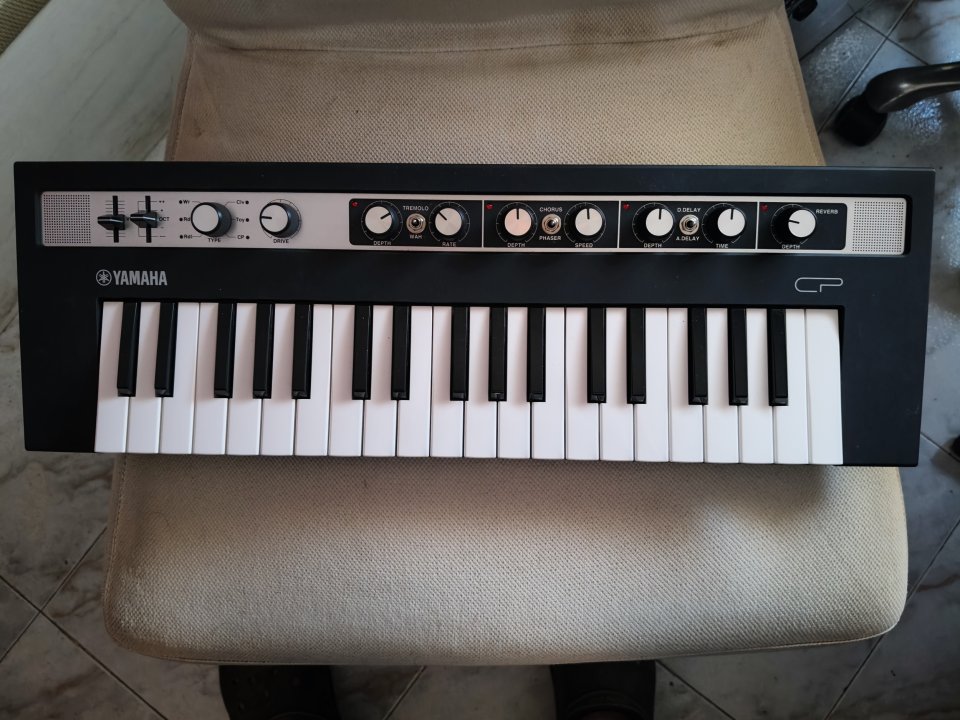 Yamaha Reface CP de segunda mano · Foto 1 de 4 · Barcelona · 350 €