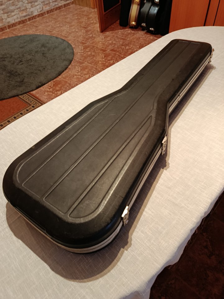 Estuche rigido para bajo. de segunda mano · Foto 2 de 5 · Ciudad Real · 60 €