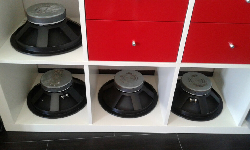 Vendo o cambio 4 conos Beyma Gu 8 ohm