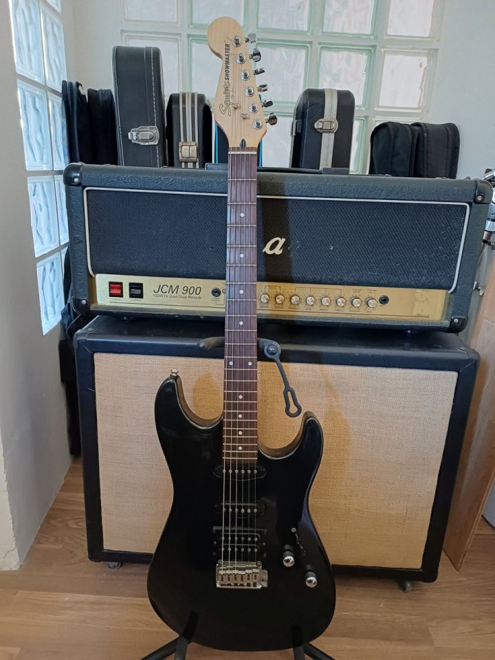 Squier Showmaster