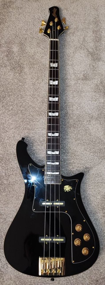 Bajo Nidhogg Baum Negro