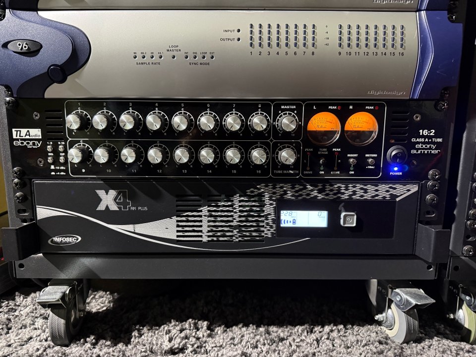 Sumador TLAudio Ebony Series Summer Class A + Tube