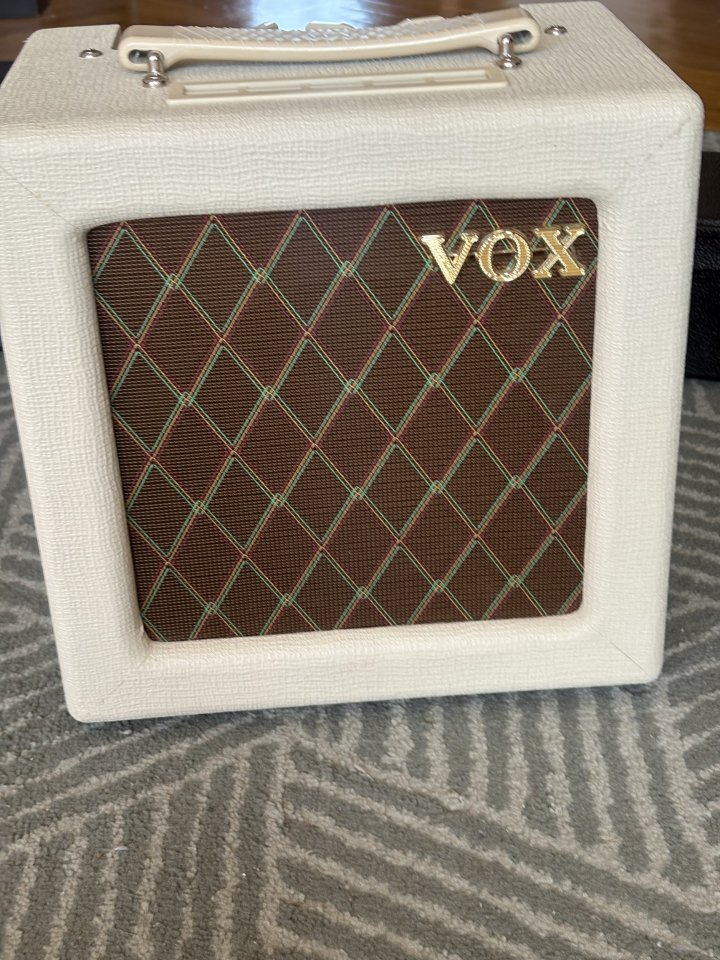 Vox Ac4 TV