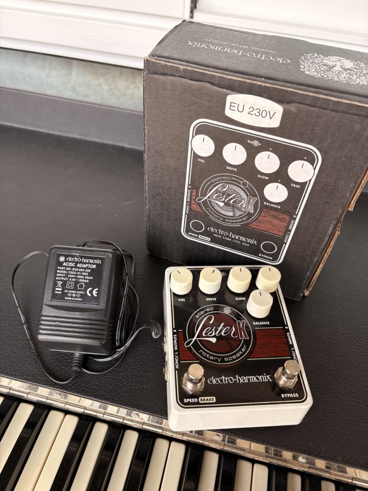 Pedal efecto Leslie EHX Lester K