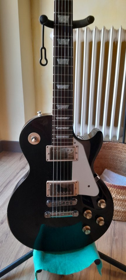 Gibson Les Paul Studio de 2004 de segunda mano · Foto 1 de 7 · Albacete · 950 €