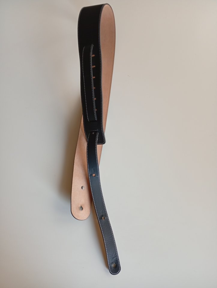 Correa Daddario cuero con hebilla