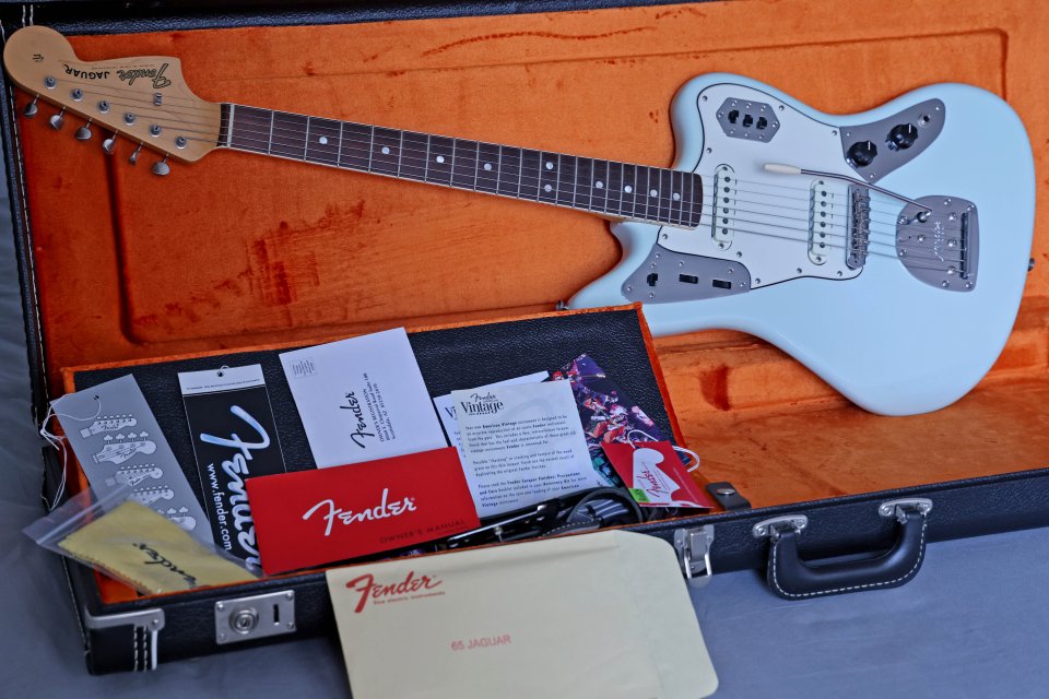 Fender AV Jaguar 65 FSR 2015