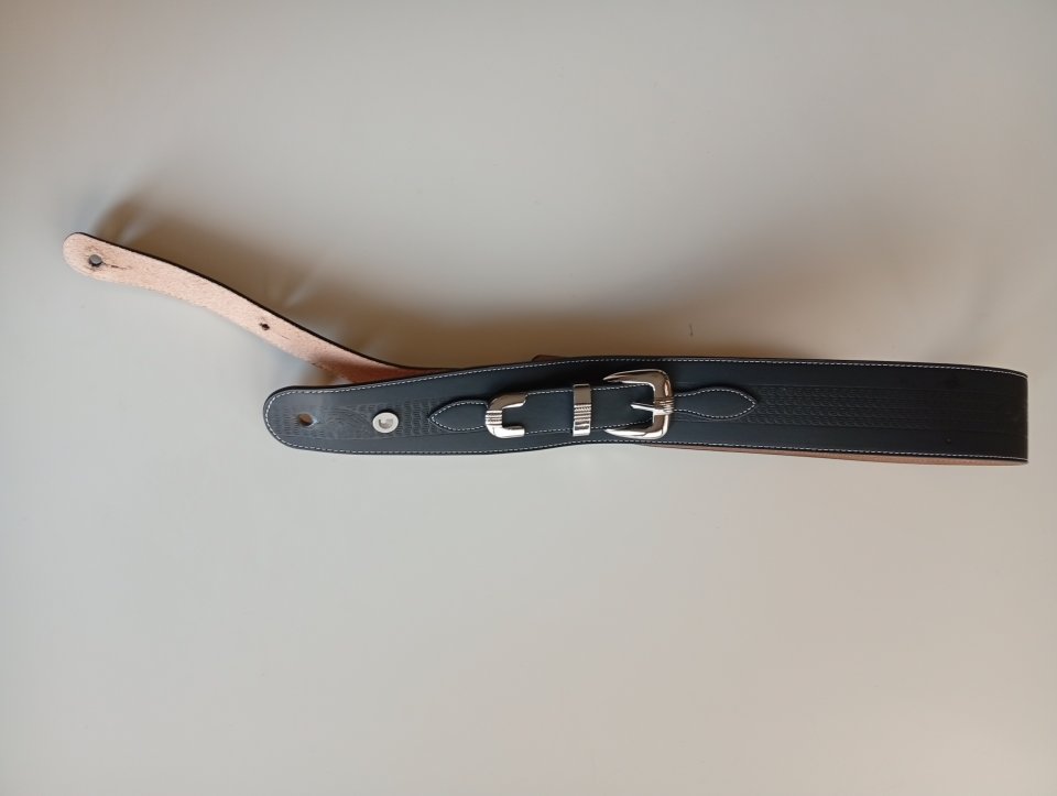 Correa Daddario cuero con hebilla