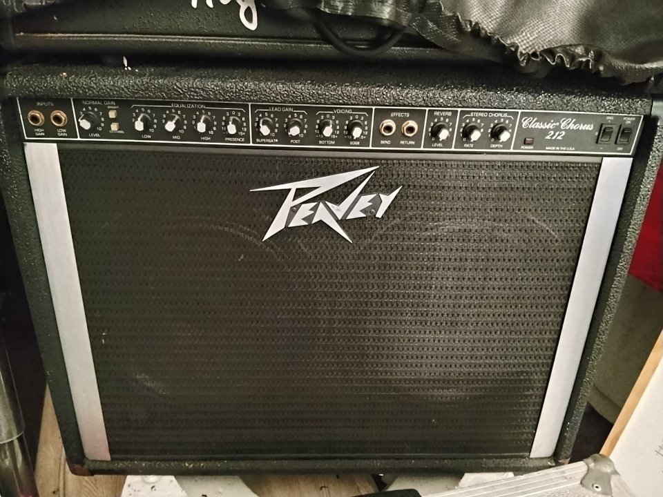 Peavey Classic Chorus 2x12 de segunda mano · Foto 2 de 2 · Tarragona · 200 €