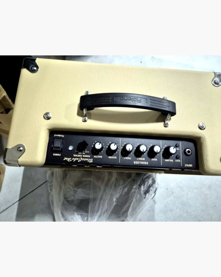 Roland Blues Cube Hot (Vintage Blonde) - ¡NUEVO A ESTRENAR, EN SU CAJA ORIGINAL! de segunda mano · Foto 4 de 7 · Bizkaia · 530 €