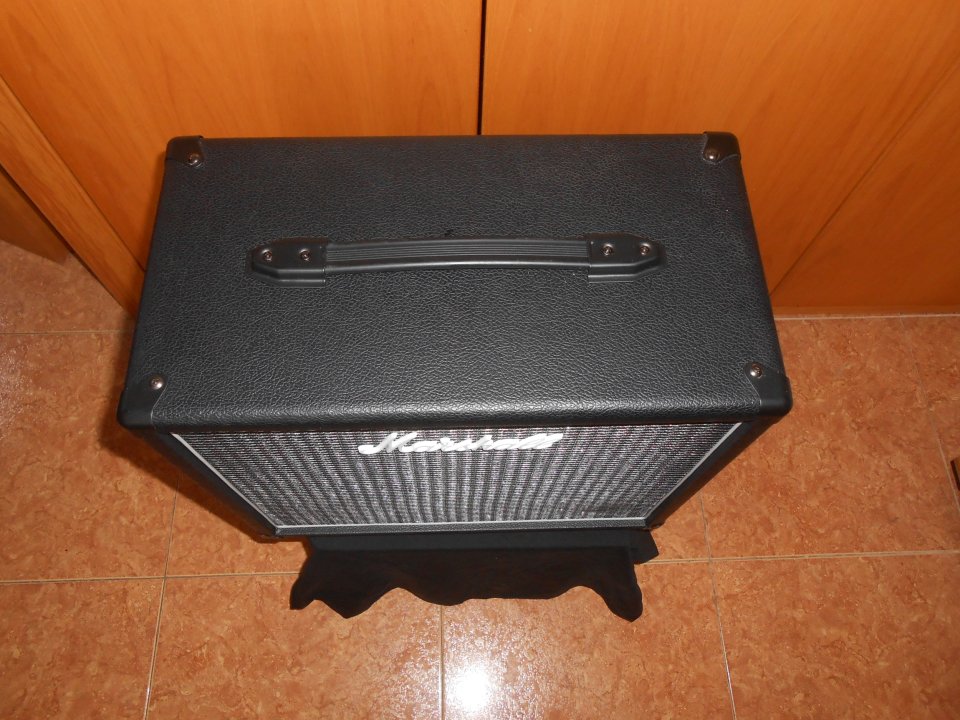 Pantalla de guitarra de segunda mano · Foto 2 de 3 · Barcelona · 90 €
