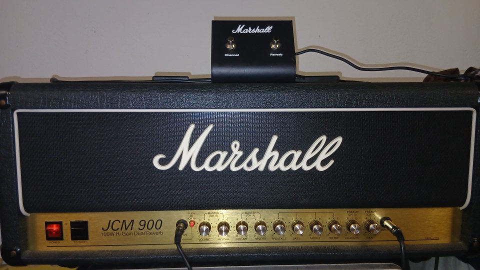 Un colega vende Marshall JCM 900 de segunda mano · Foto 1 de 2 · Burgos · 650 €